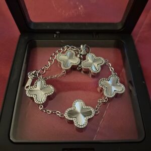 Stylish Silver Clover Bracelet